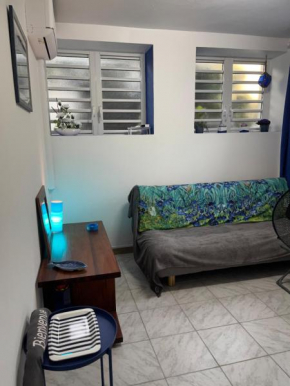 Grand studio en bas de villa